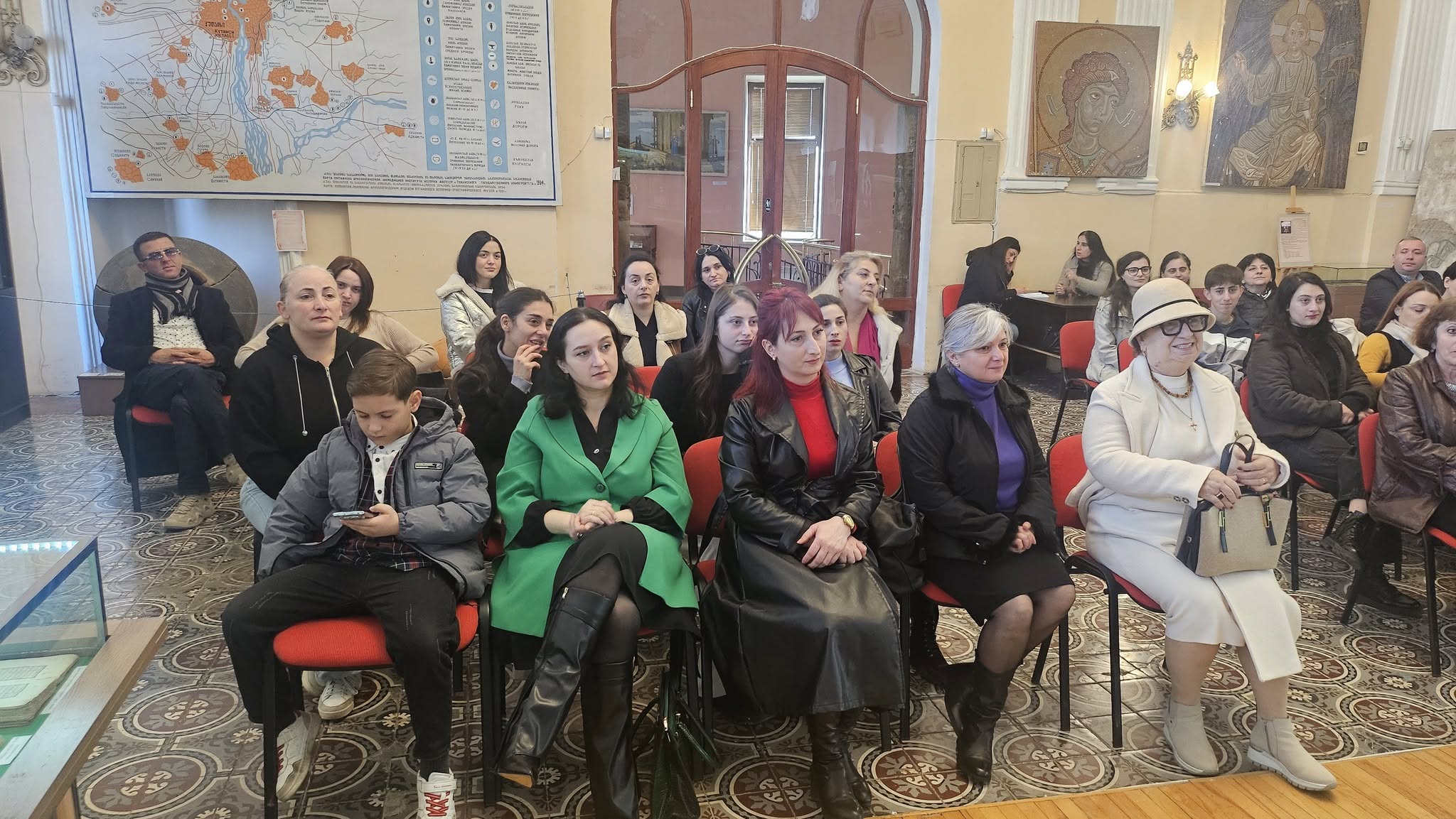 596817600 1450757510391683 2332389692598899714 n